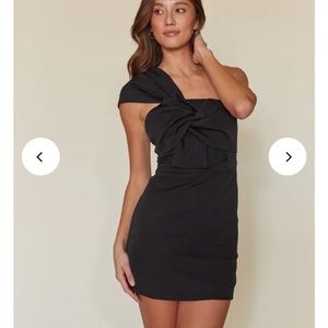 American threads Zola One Shoulder mini dress